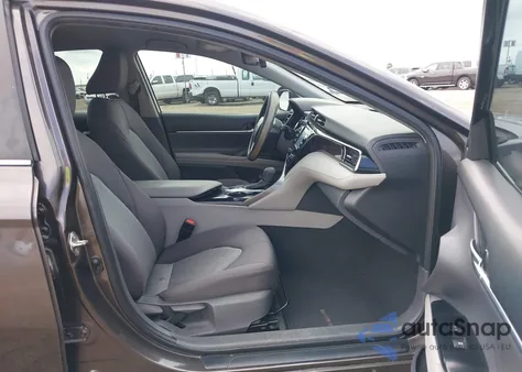 2020 Toyota Camry Le Hybrid z USA, uszkodzony, nr VIN 4T1C31AK2LU011200